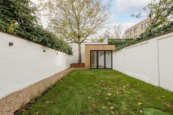 Subliem gelijkvloers appartement met tuin in Markgravewijk