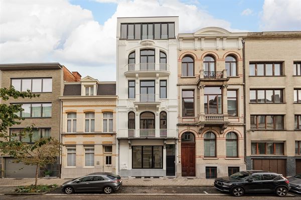 Hoogwaardig appartement met 2 terrassen in de Markgravewijk