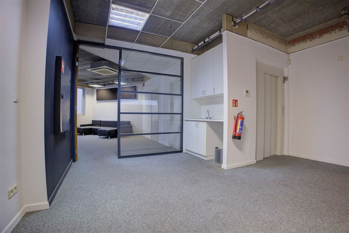 Kantoorgebouw / conversie tot 7 appartementen mogelijk