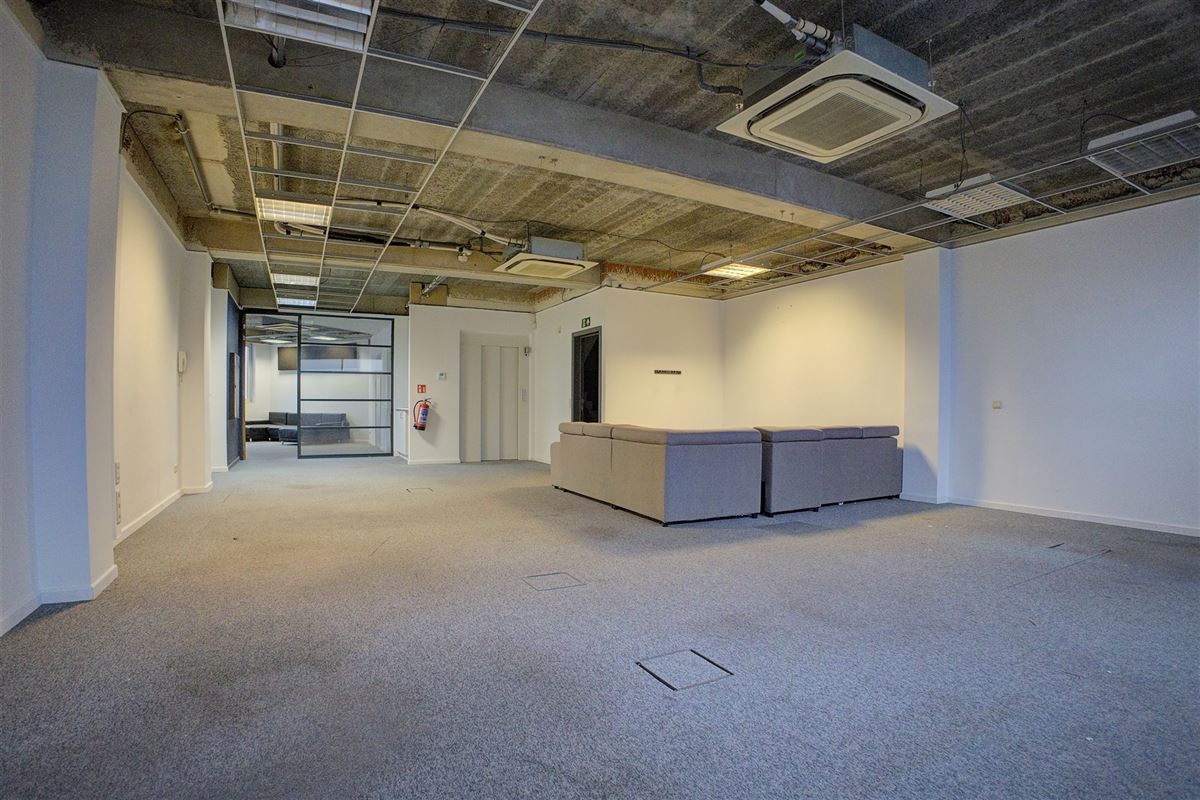 Kantoorgebouw / conversie tot 7 appartementen mogelijk