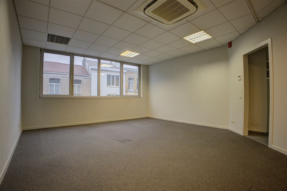 Kantoorgebouw / conversie tot 7 appartementen mogelijk