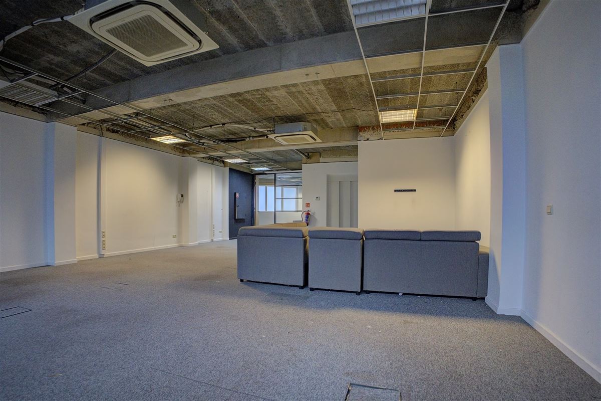 Kantoorgebouw / conversie tot 7 appartementen mogelijk