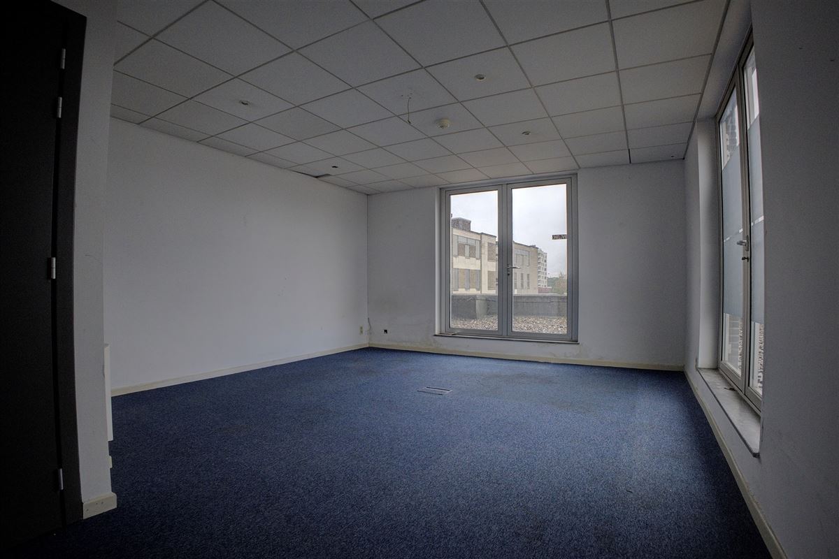 Kantoorgebouw / conversie tot 7 appartementen mogelijk