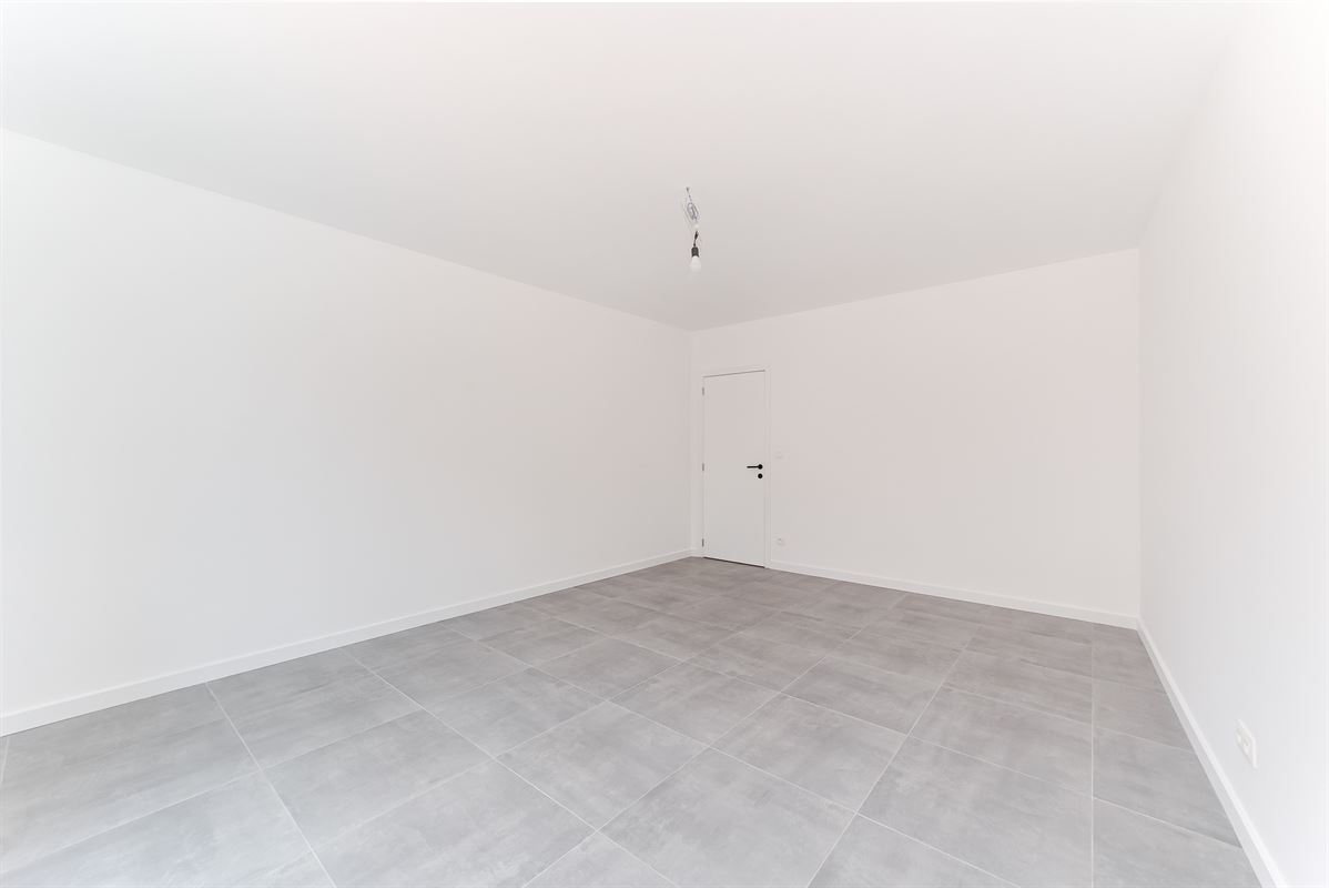 Nieuwbouw glvl appartement met tuin en P