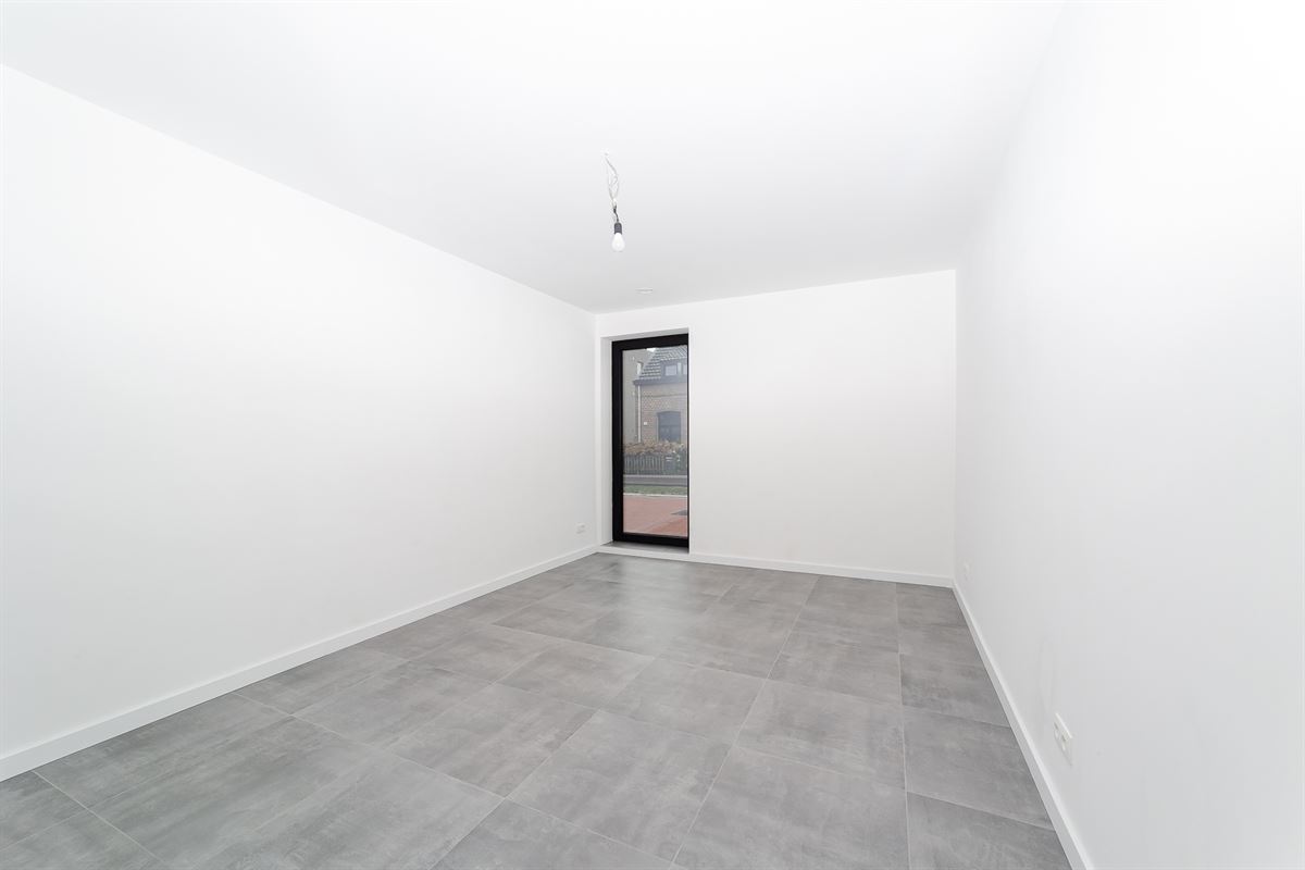 Nieuwbouw glvl appartement met tuin en P