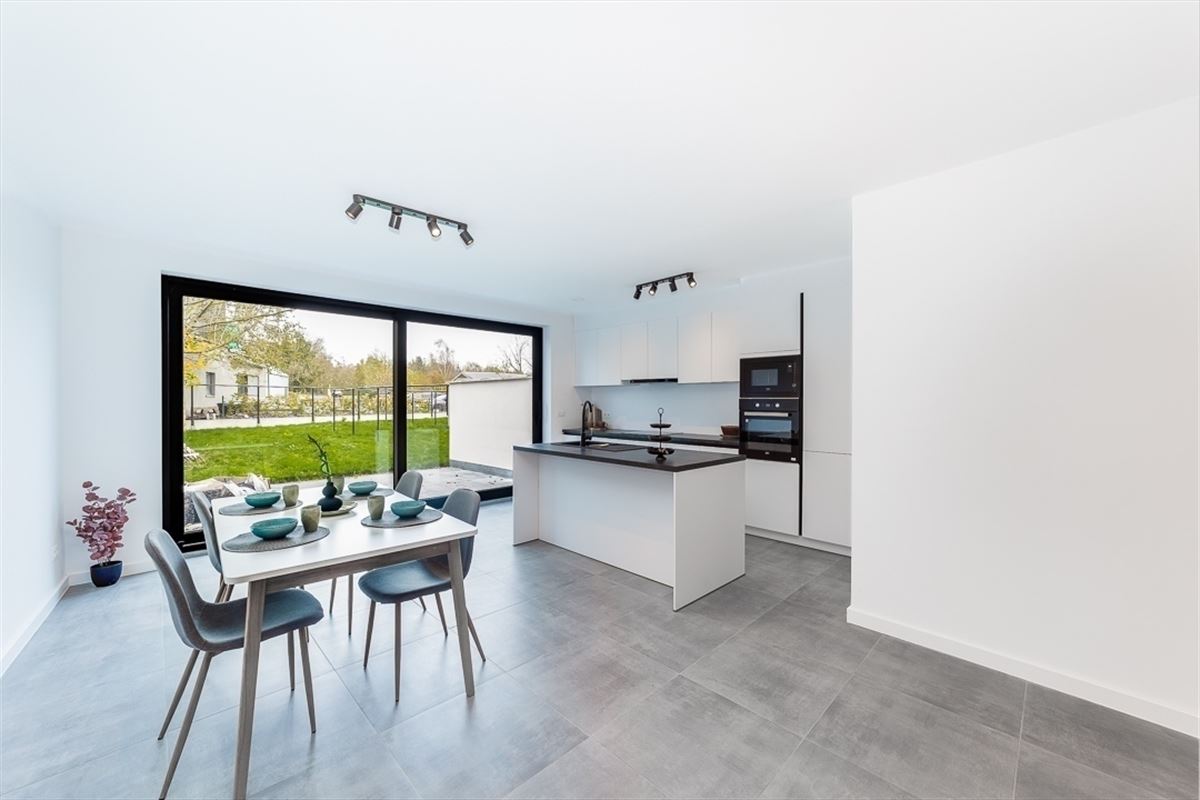 Nieuwbouw glvl appartement met tuin en P