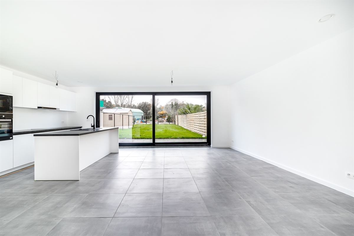 Nieuwbouw glvl appartement met tuin en P