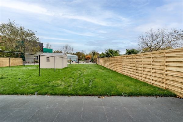 Nieuwbouw glvl appartement met tuin en P