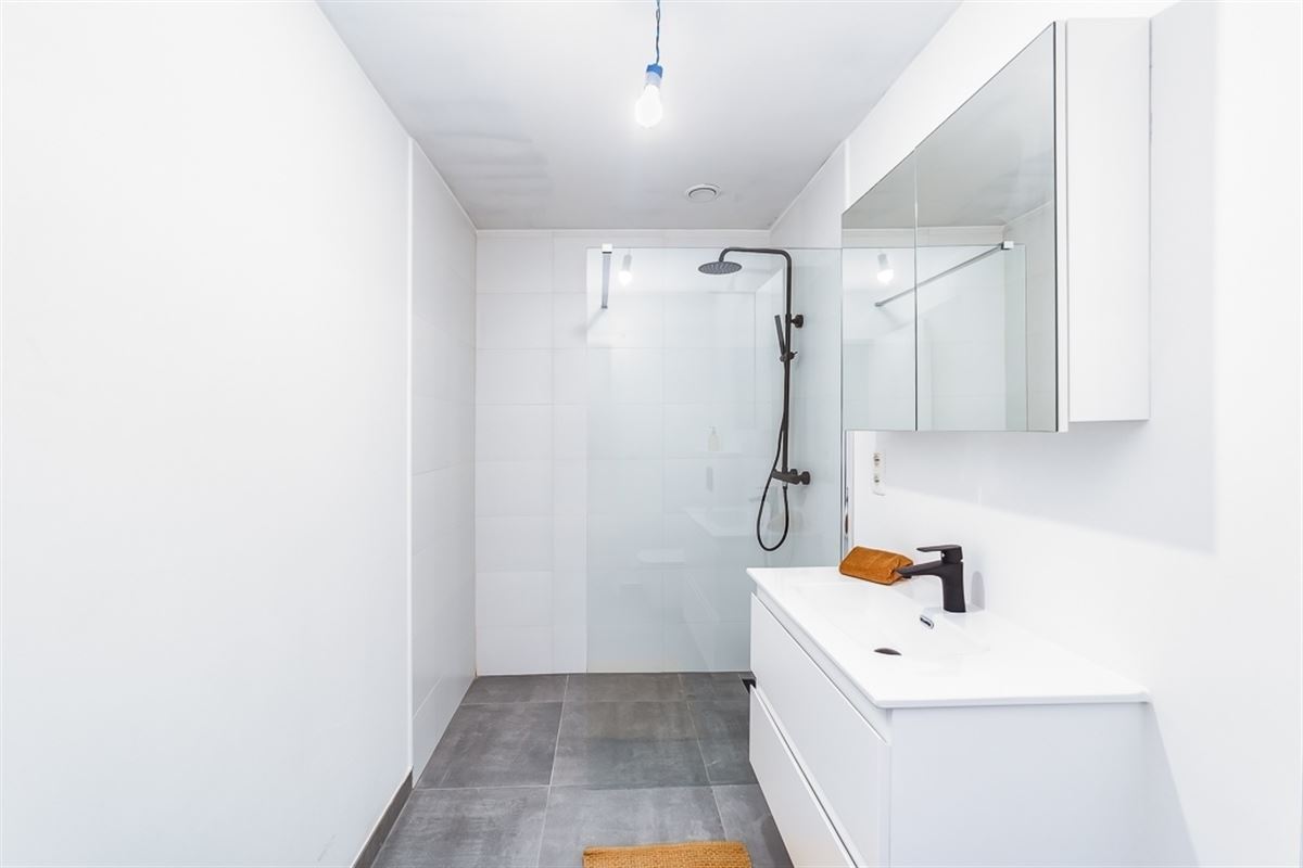 Nieuwbouw glvl appartement met tuin en P