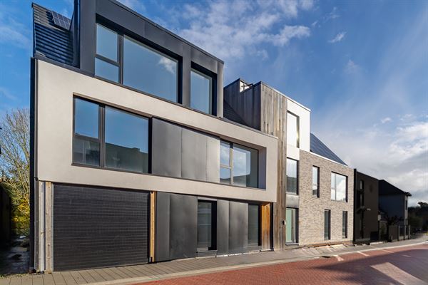 Nieuwbouw glvl appartement met tuin en P