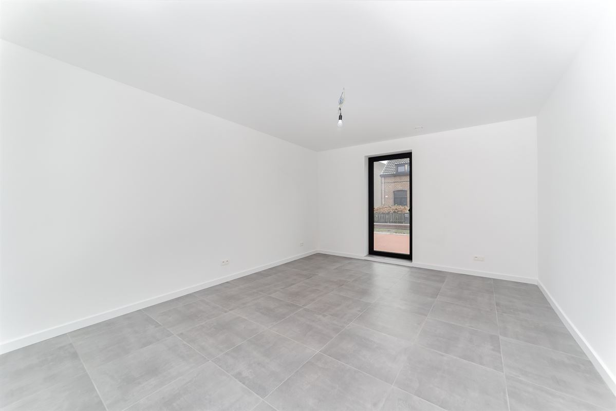 Nieuwbouw glvl appartement met tuin en P