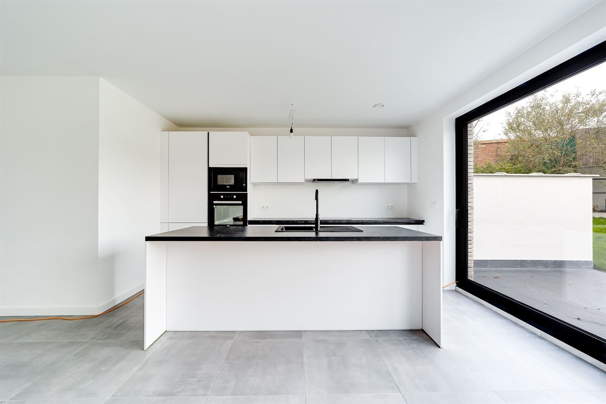 Nieuwbouw glvl appartement met tuin en P