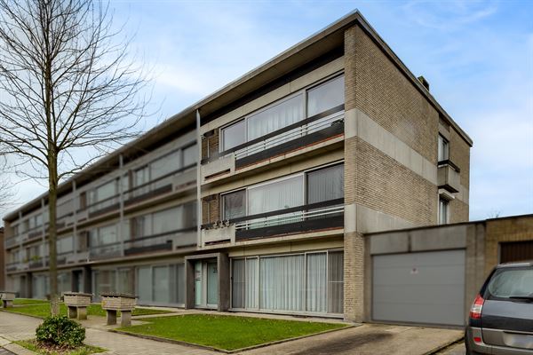 Ruim appartement met 3 slaapkamers en garage te huur in het centrum van Aartselaar