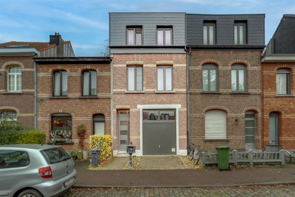 Gerenoveerd huis met 4 slpk + P