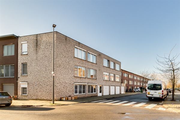 Instapklaar 2-slaapkamer appartement in Merksem