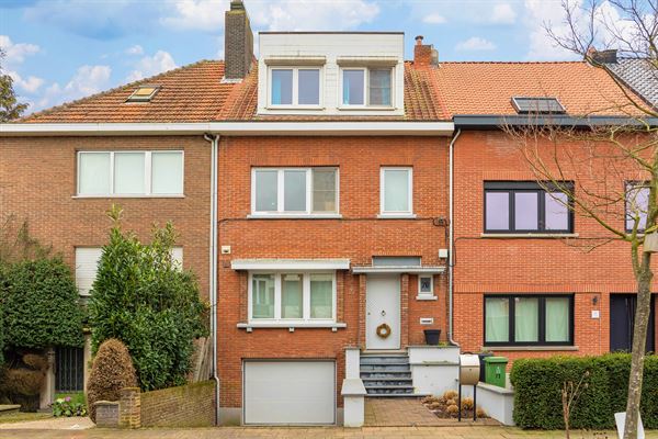 Super ruim huis met 4 slaapkamers en 2 badkamers te Wilrijk