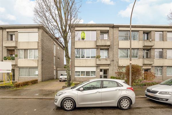 Licht hoekappartement met 2 slaapkamers en terras in Mortsel