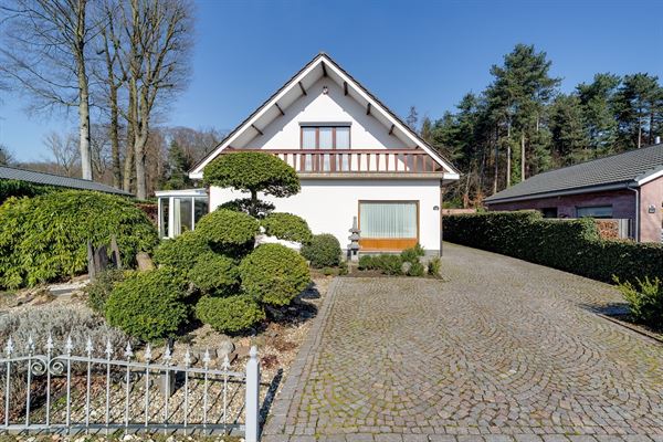 Ruime OB met 5 slk + zwembad op ca 1.560 m² aan het Vrieselhof