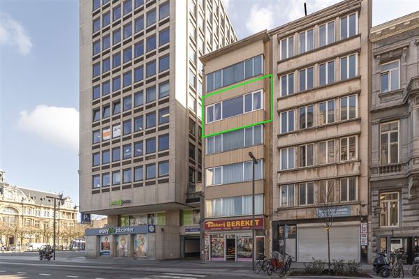 Zeer licht 3 slaapkamer appartement aan Rooseveltplaats en Opera