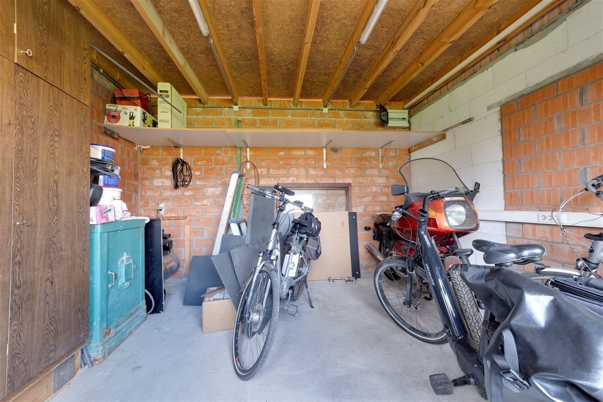 Woning met magazijn (649m²) op 2.749m² in Wommelgem