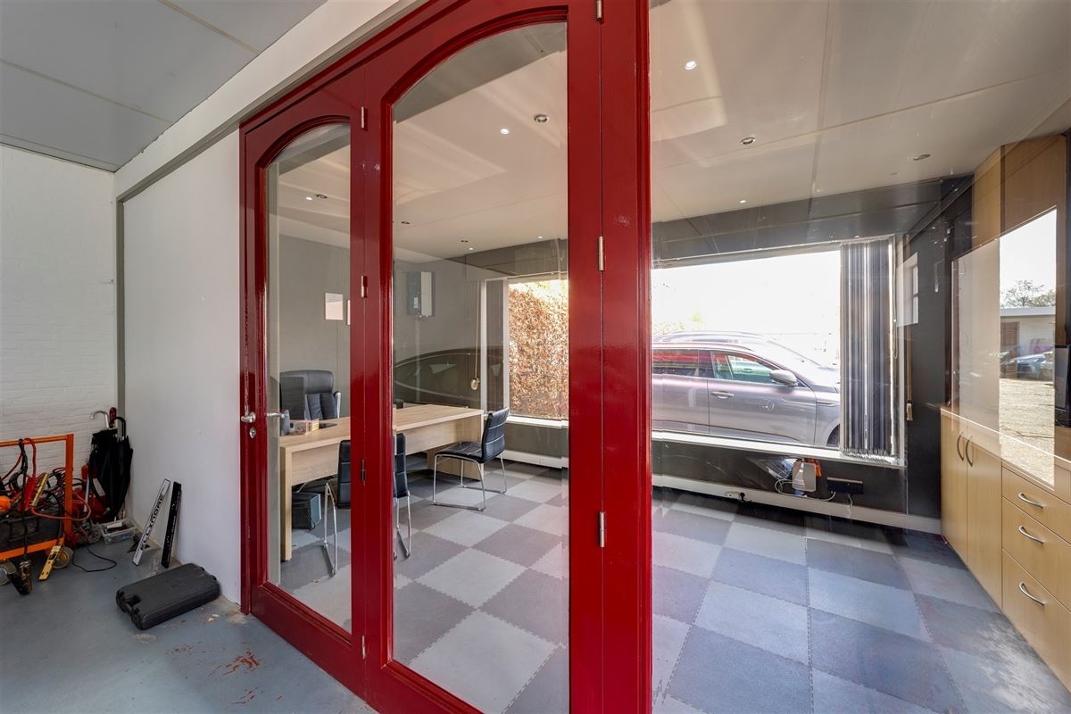Woning met magazijn (649m²) op 2.749m² in Wommelgem
