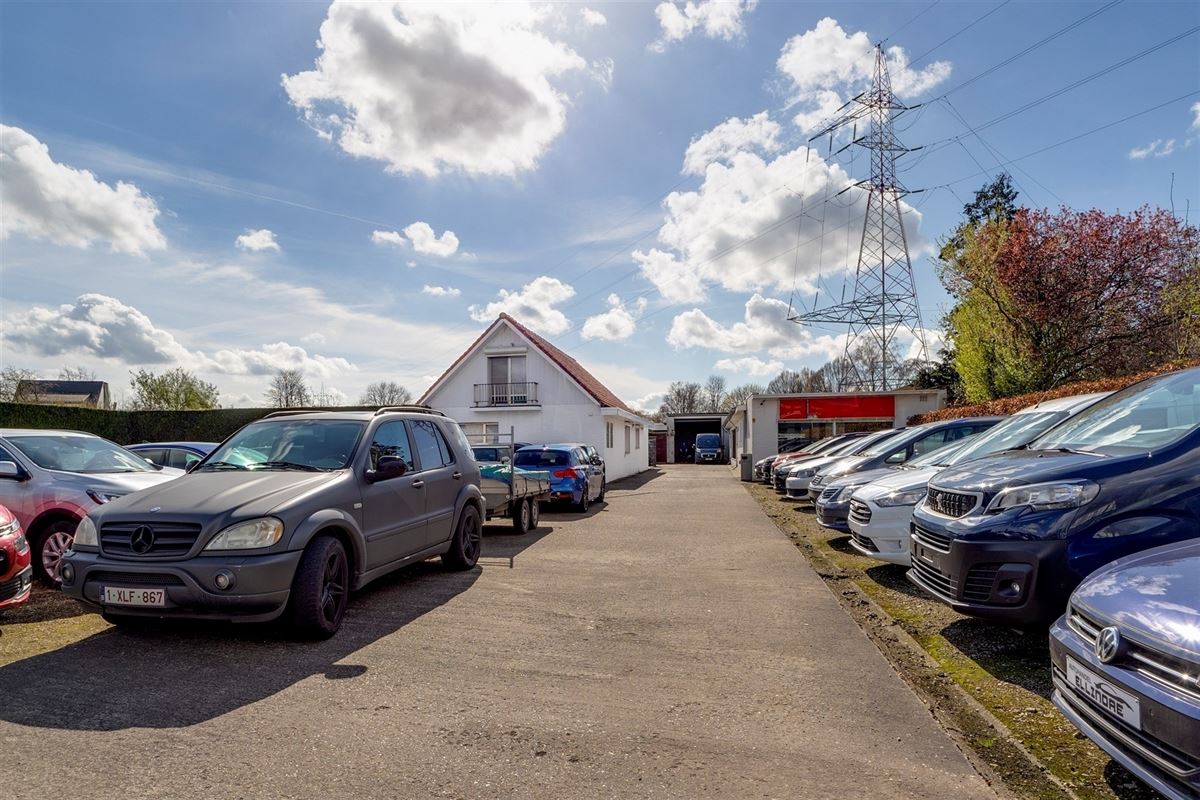Woning met magazijn (649m²) op 2.749m² in Wommelgem
