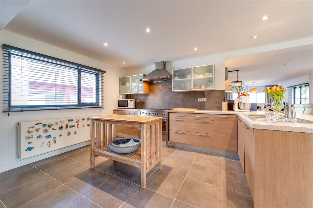 Woning met magazijn (649m²) op 2.749m² in Wommelgem