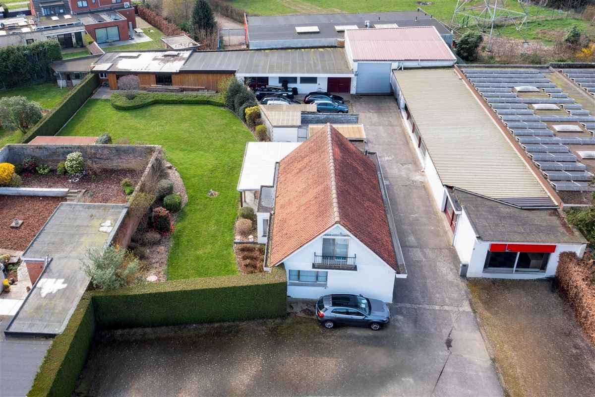 Woning met magazijn (649m²) op 2.749m² in Wommelgem