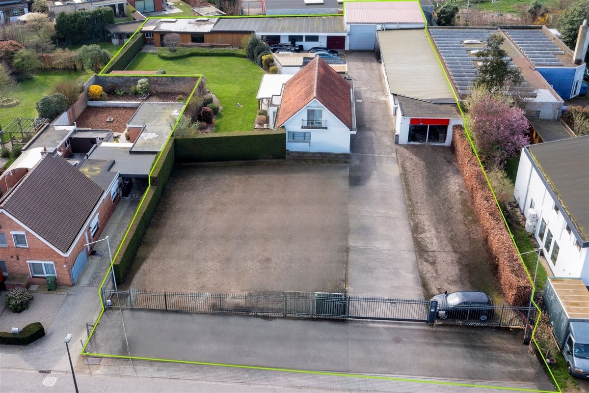 Woning met magazijn (649m²) op 2.749m² in Wommelgem
