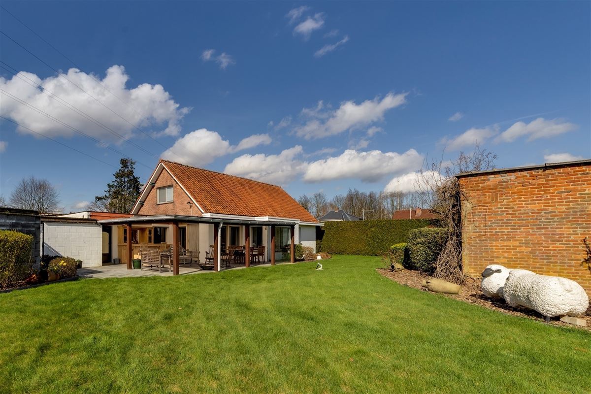Woning met magazijn (649m²) op 2.749m² in Wommelgem