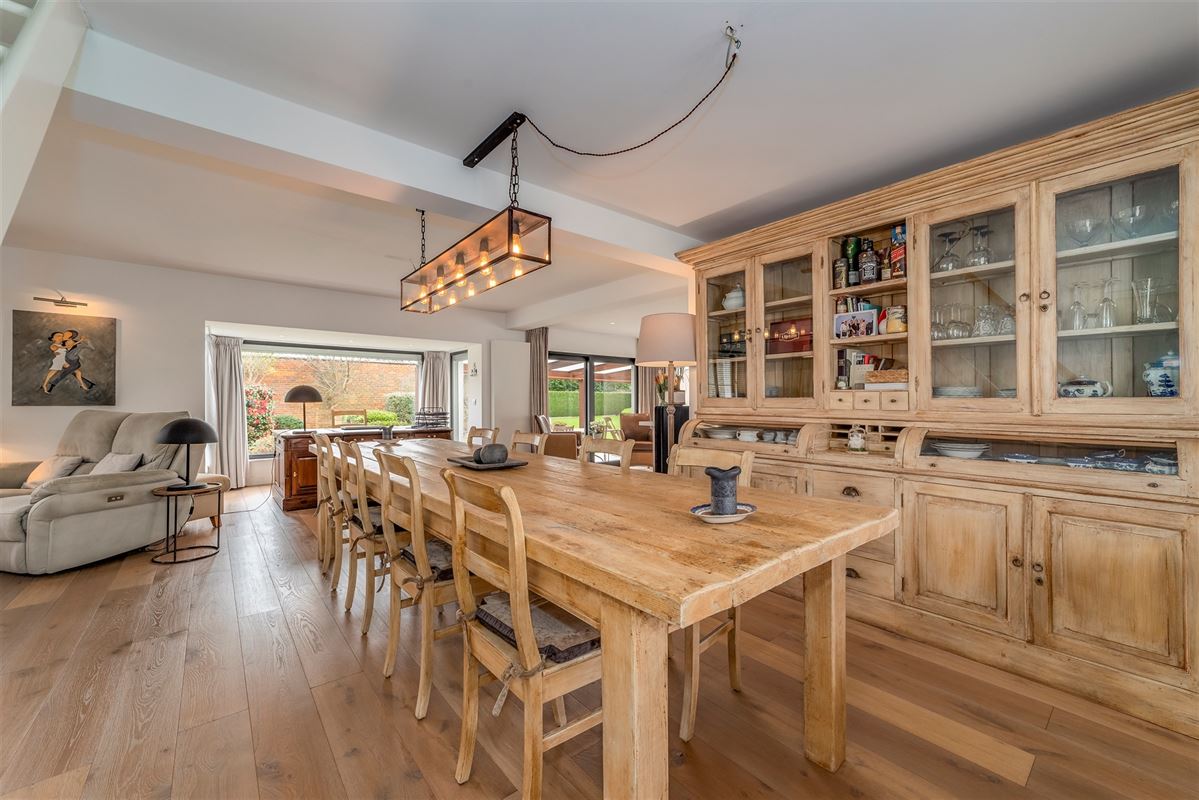 Woning met magazijn (649m²) op 2.749m² in Wommelgem