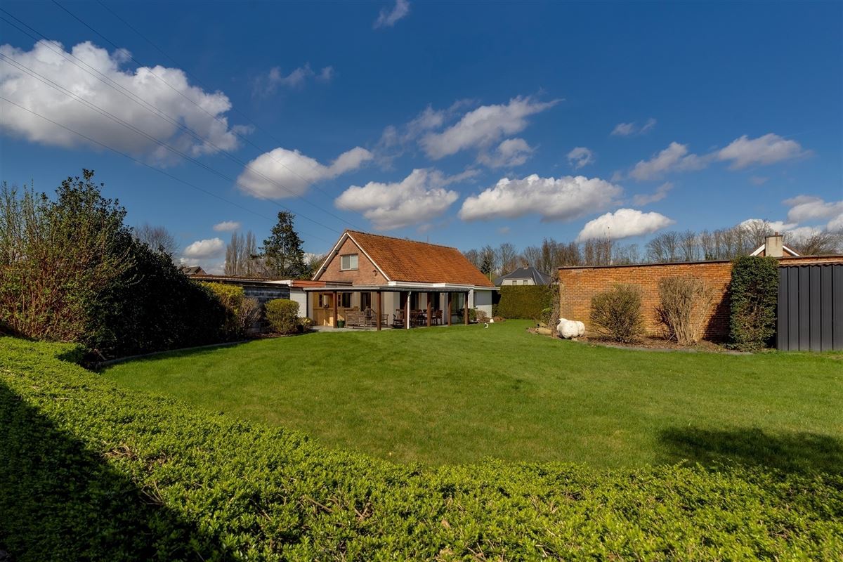 Woning met magazijn (649m²) op 2.749m² in Wommelgem