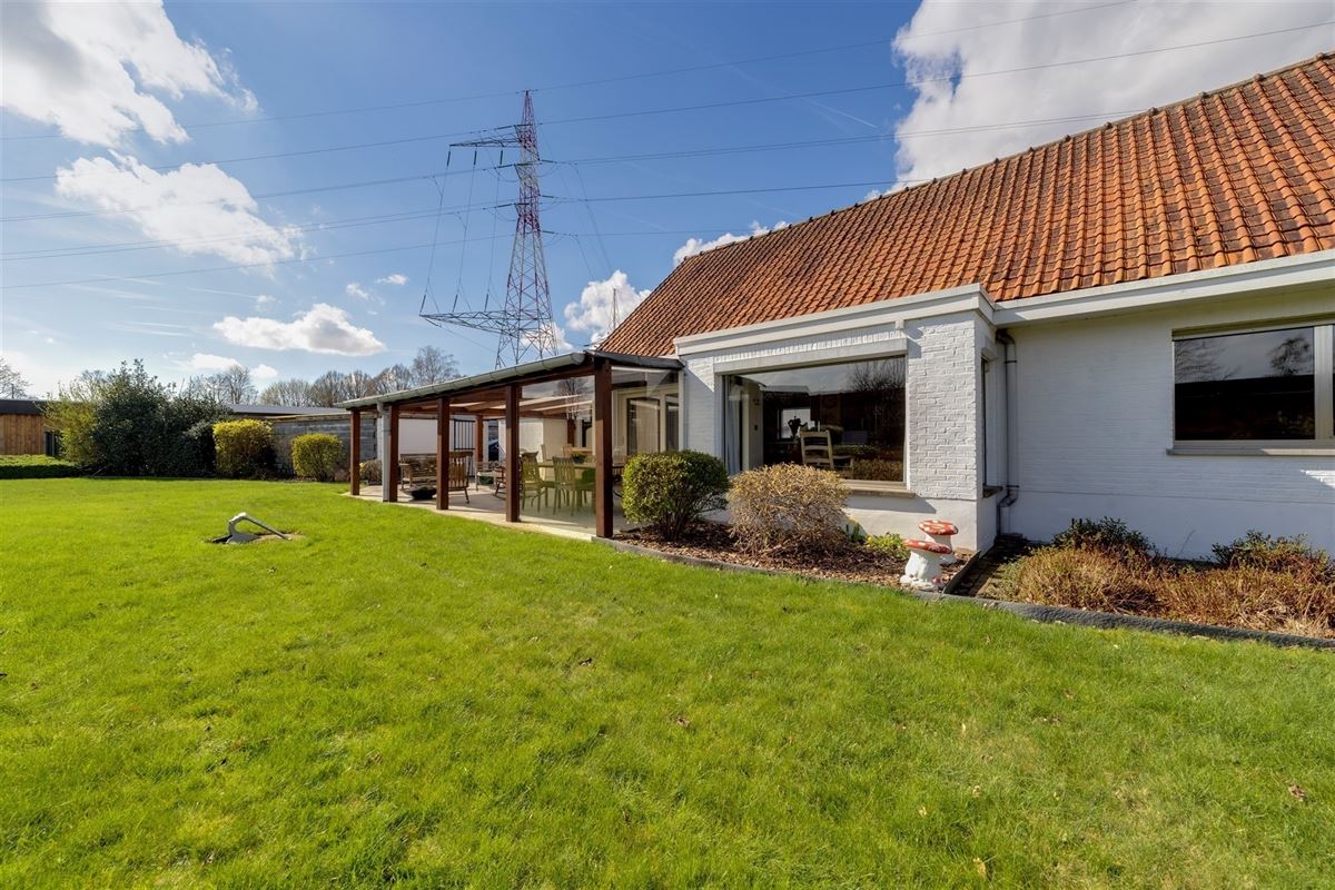 Woning met magazijn (649m²) op 2.749m² in Wommelgem