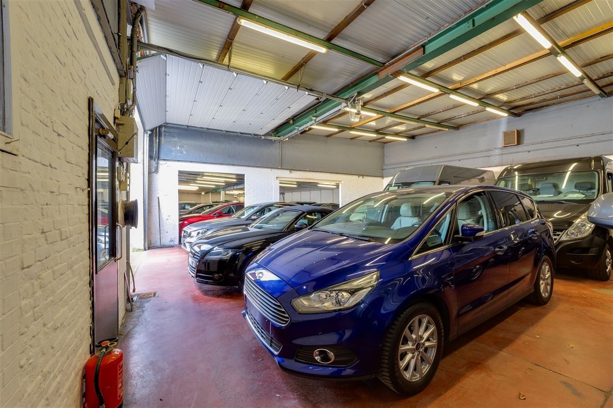 Woning met magazijn (649m²) op 2.749m² in Wommelgem