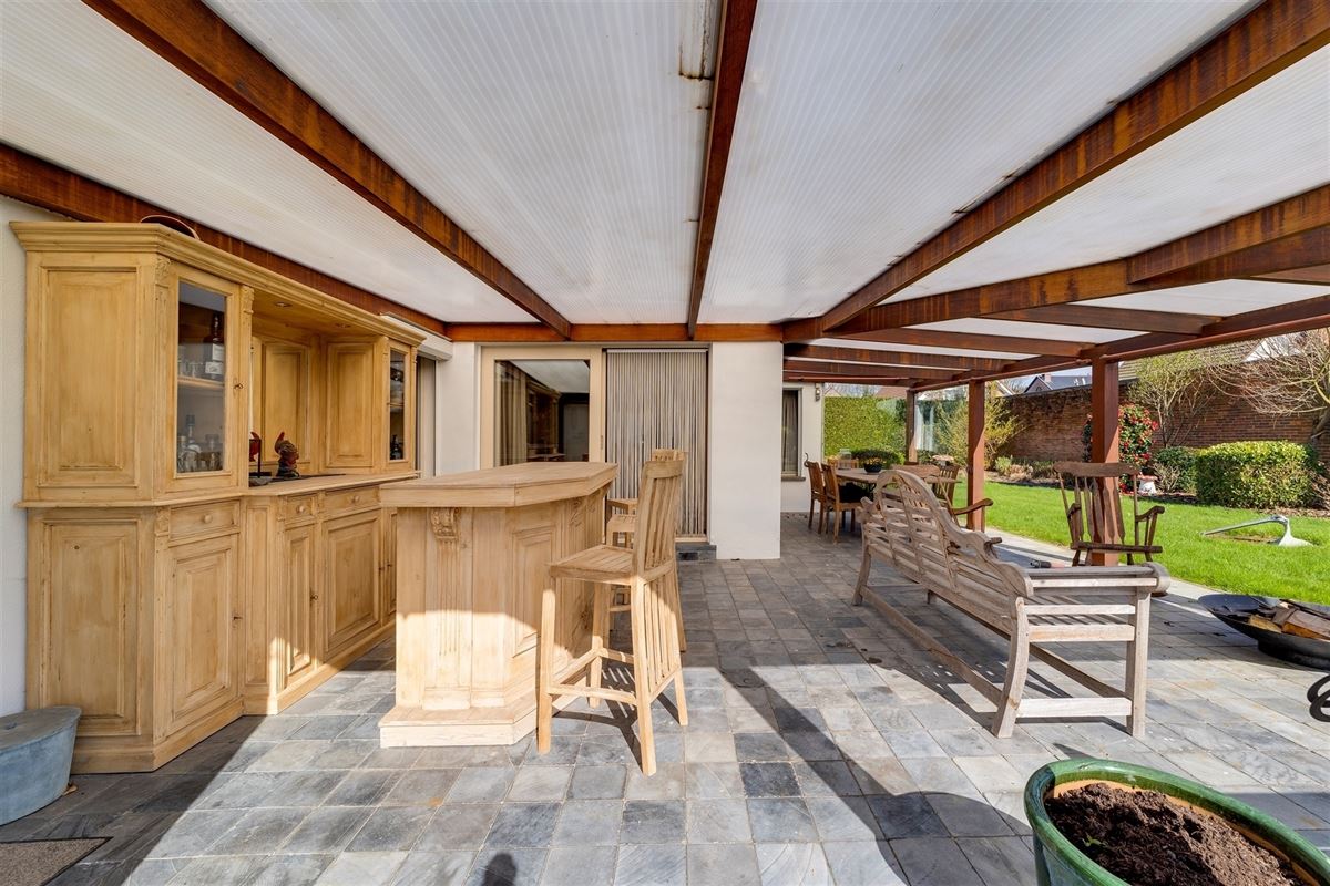 Woning met magazijn (649m²) op 2.749m² in Wommelgem
