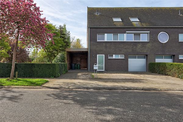 Lichtrijk huis met 5 slaapkamers en garage te huur in centrum Brecht