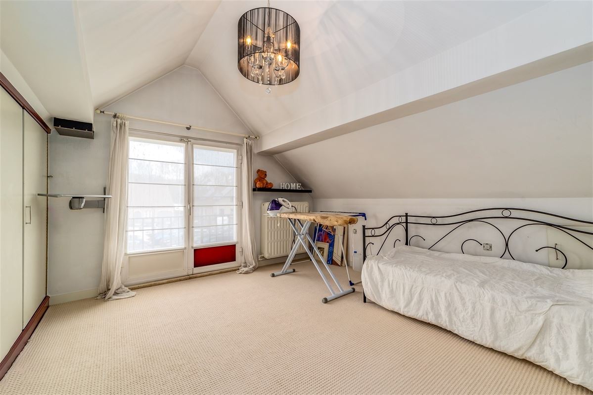 Magazijn (649m²) met woonst te koop in Wommelgem