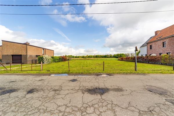 Bouwgrond van 393 m² voor GB in rustige straat