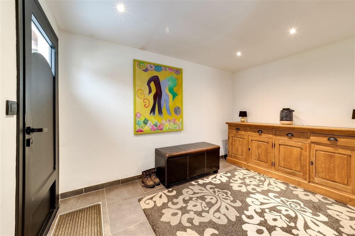 Magazijn (649m²) met woonst te koop in Wommelgem