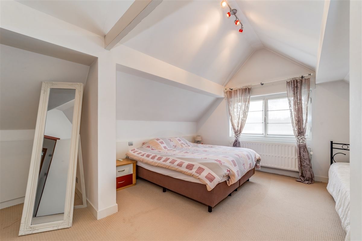 Magazijn (649m²) met woonst te koop in Wommelgem