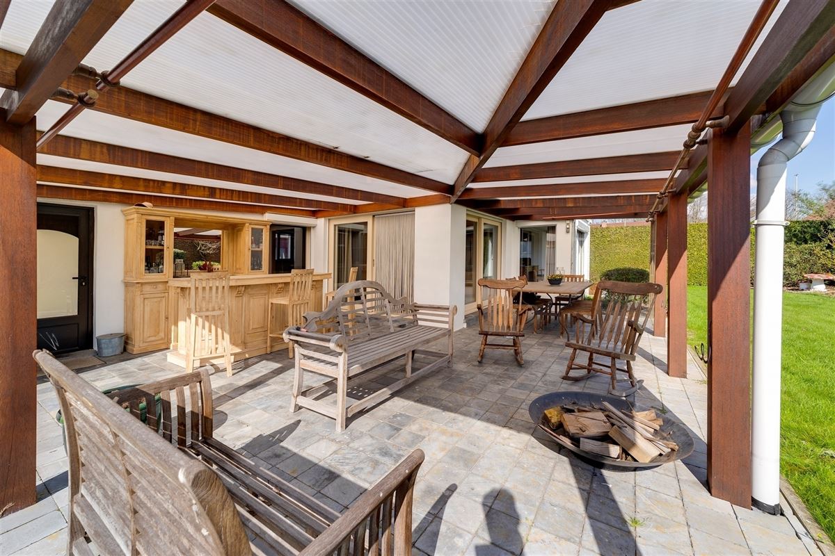 Magazijn (649m²) met woonst te koop in Wommelgem