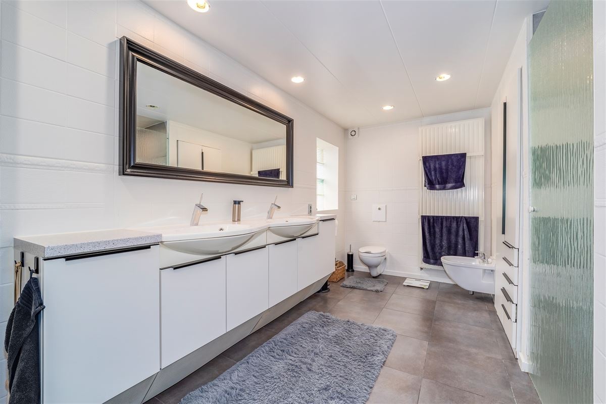 Magazijn (649m²) met woonst te koop in Wommelgem