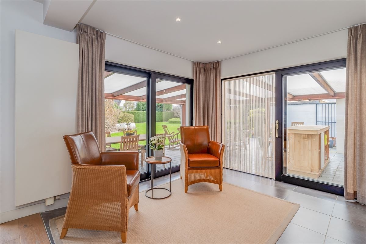 Magazijn (649m²) met woonst te koop in Wommelgem