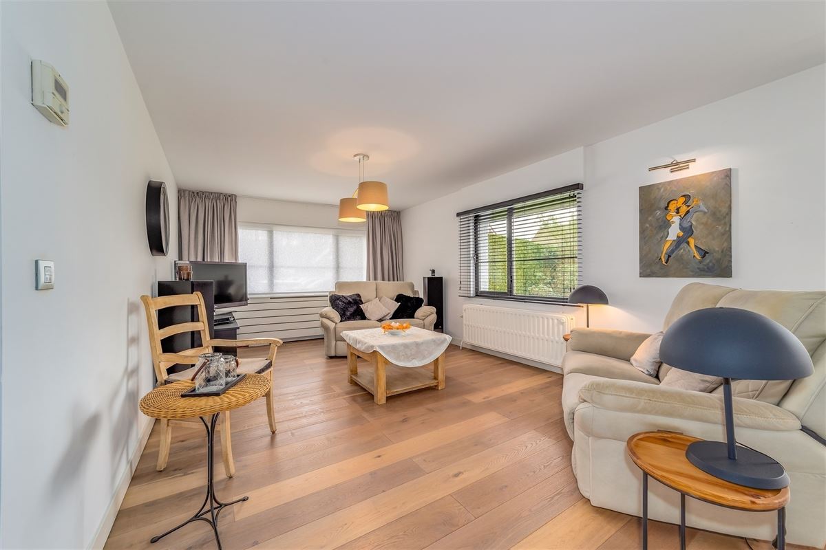 Magazijn (649m²) met woonst te koop in Wommelgem