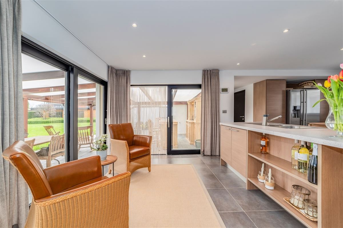 Magazijn (649m²) met woonst te koop in Wommelgem