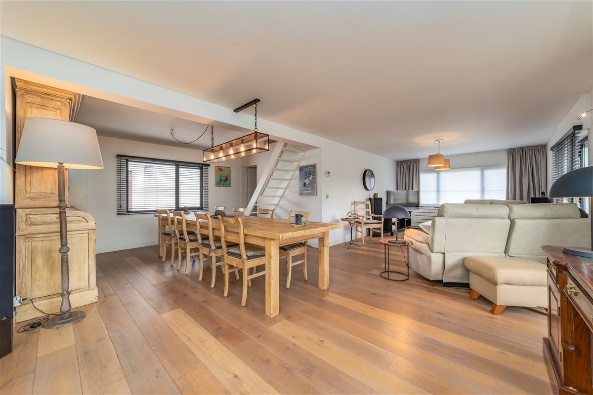 Magazijn (649m²) met woonst te koop in Wommelgem