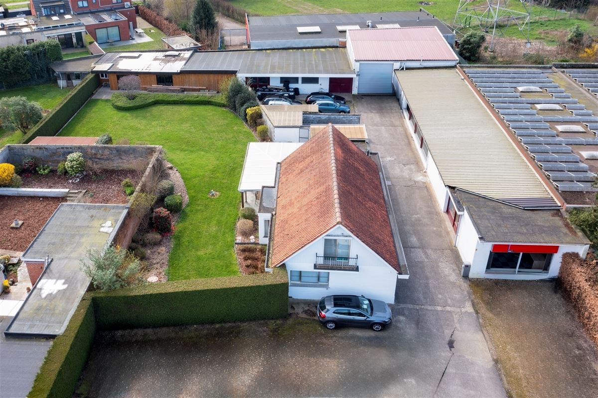 Magazijn (649m²) met woonst te koop in Wommelgem