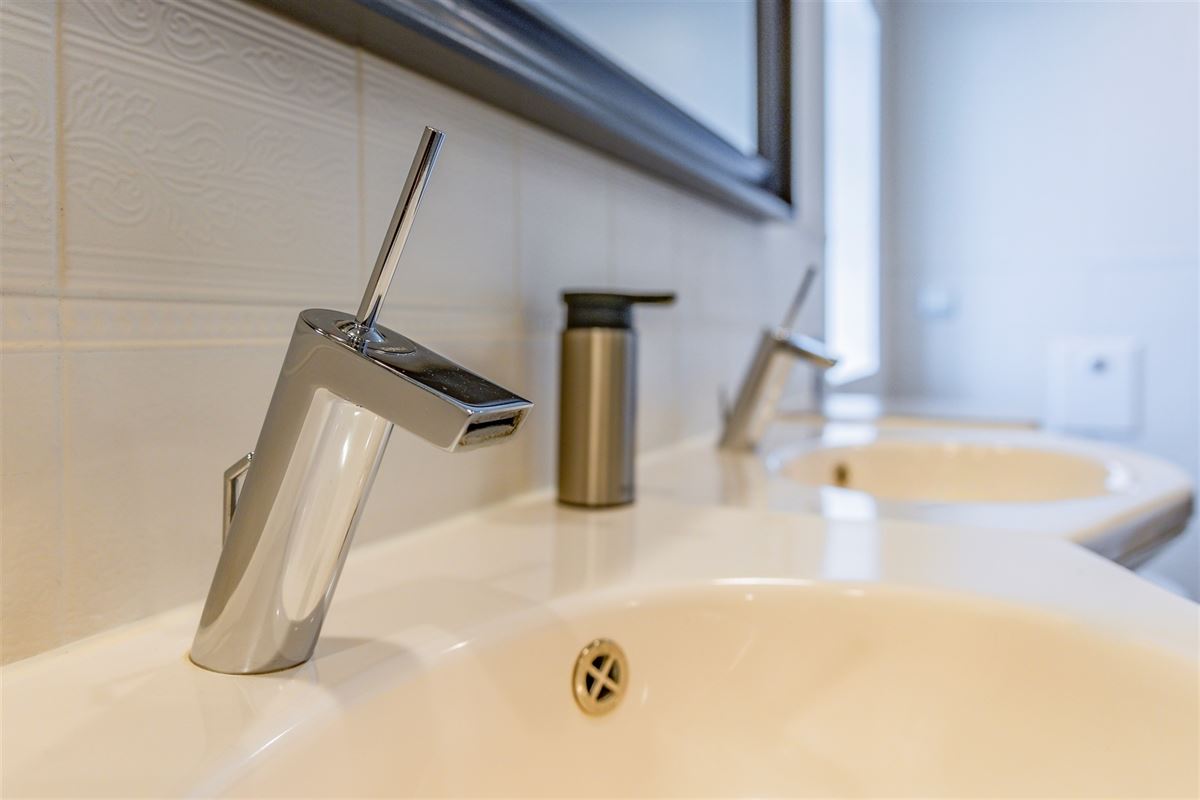 Magazijn (649m²) met woonst te koop in Wommelgem