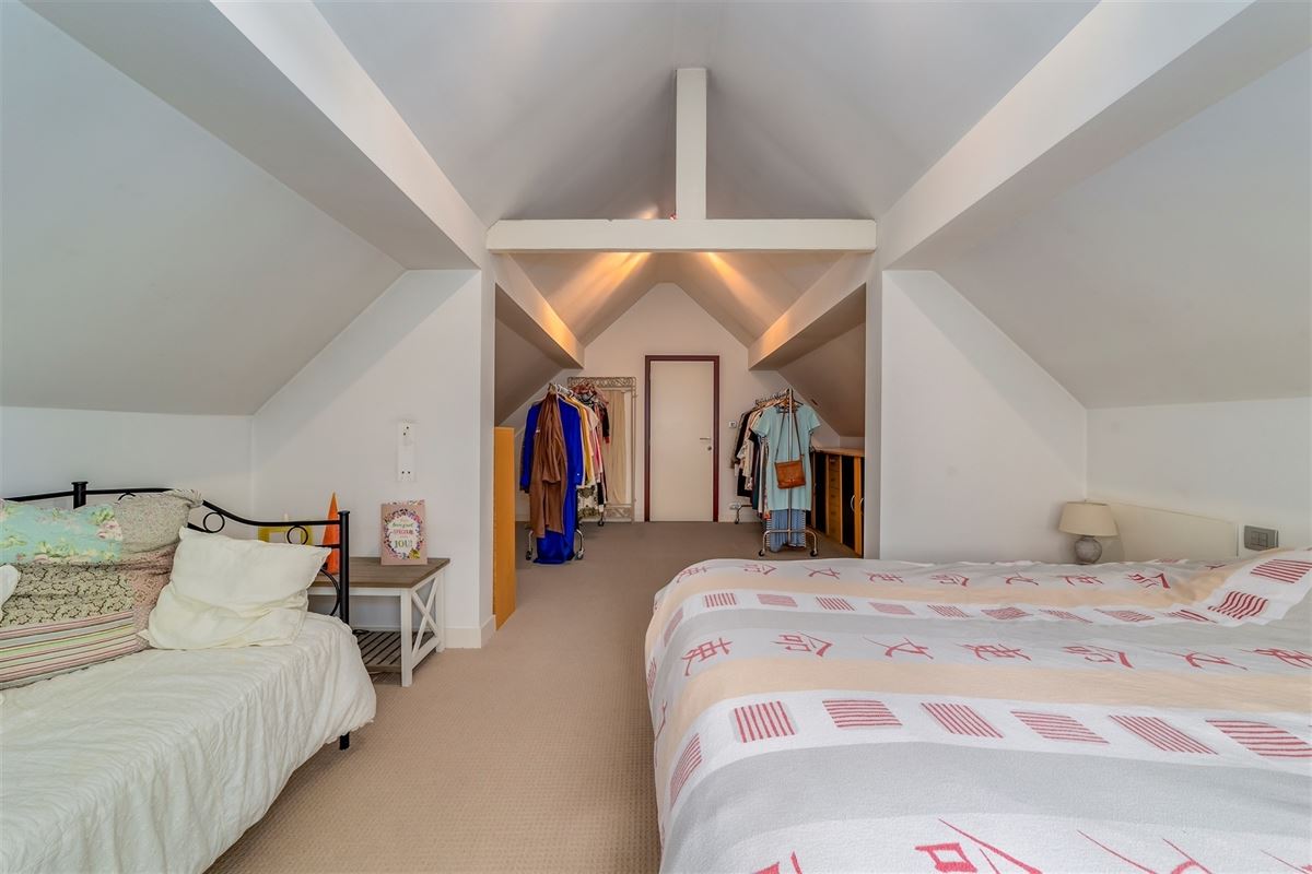 Magazijn (649m²) met woonst te koop in Wommelgem