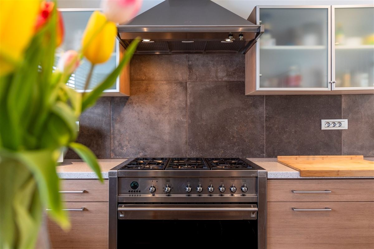 Magazijn (649m²) met woonst te koop in Wommelgem